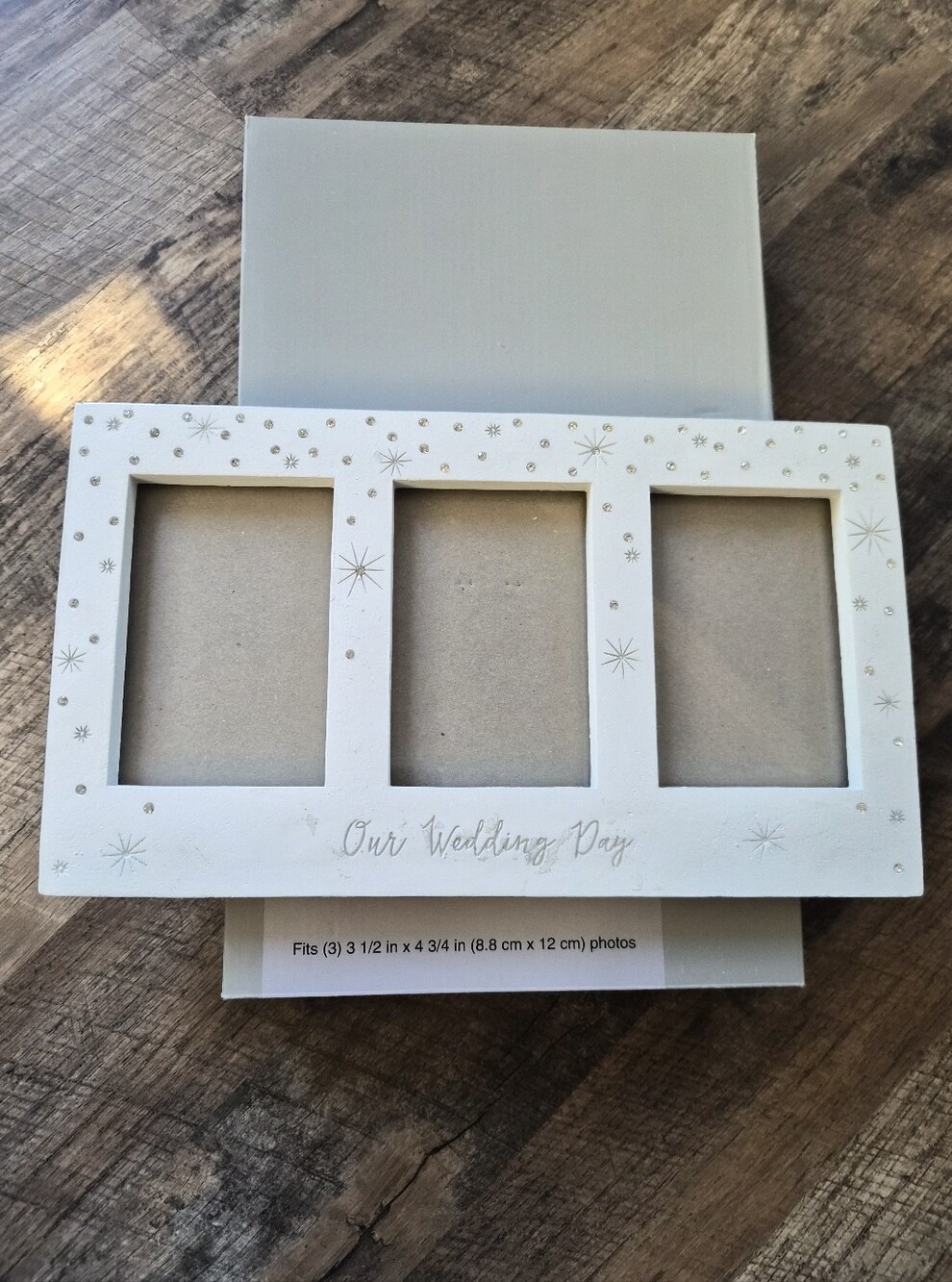 Mikasa White Triple Frame with Gold Star Accents